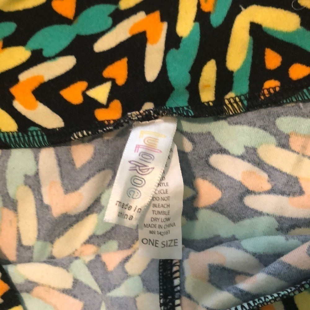 LuLaRoe soft as butter colorful leggings w multiple colors in a stick pattern OS - Picture 3 of 3